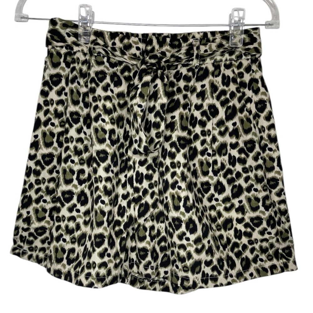Main Strip Animal Print Shorts Dressy Classy Zipper Belt Closure Size Small